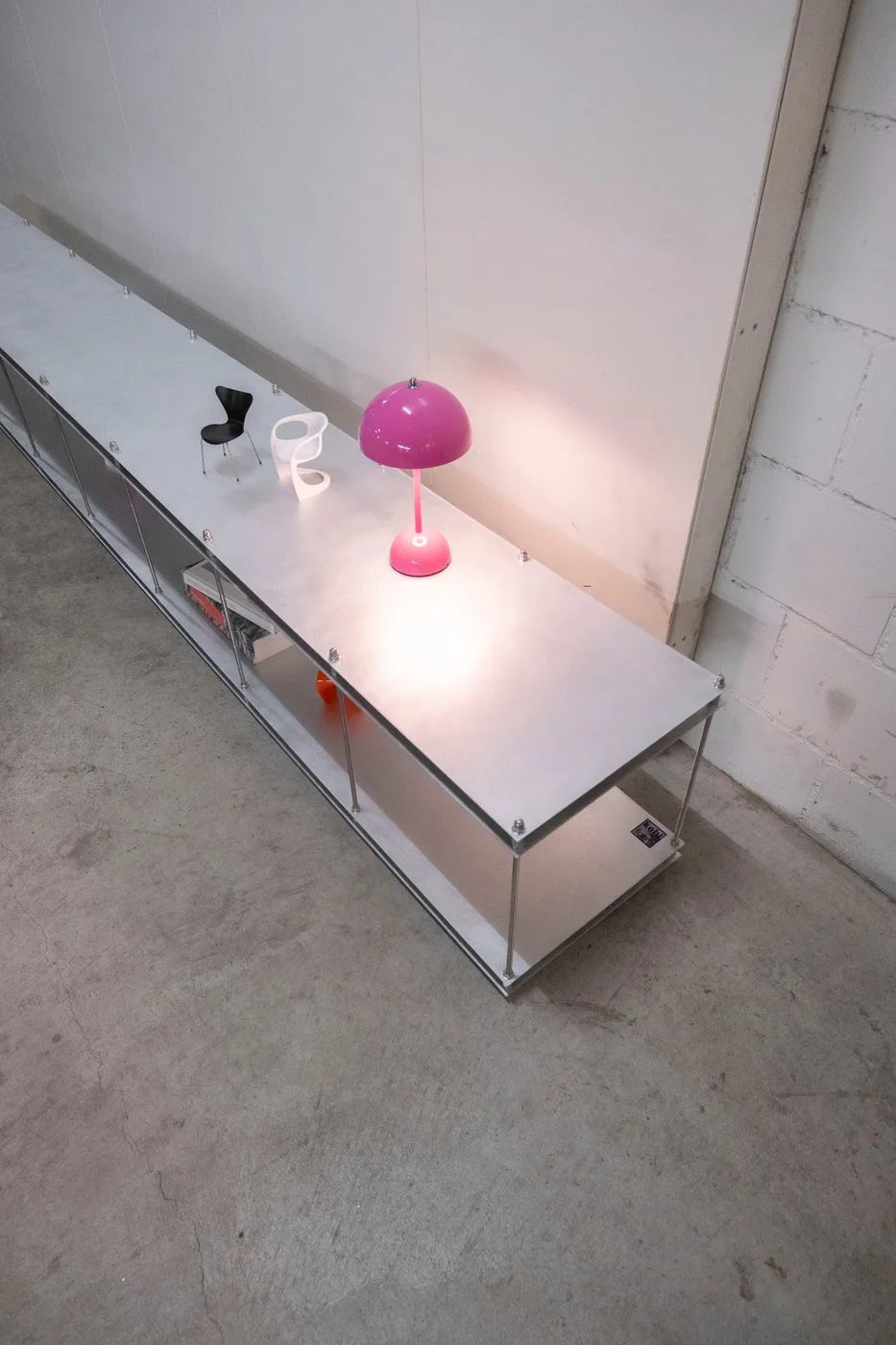 Handgefertigtes Sideboard aus geschliffenen Metall von Kehlform